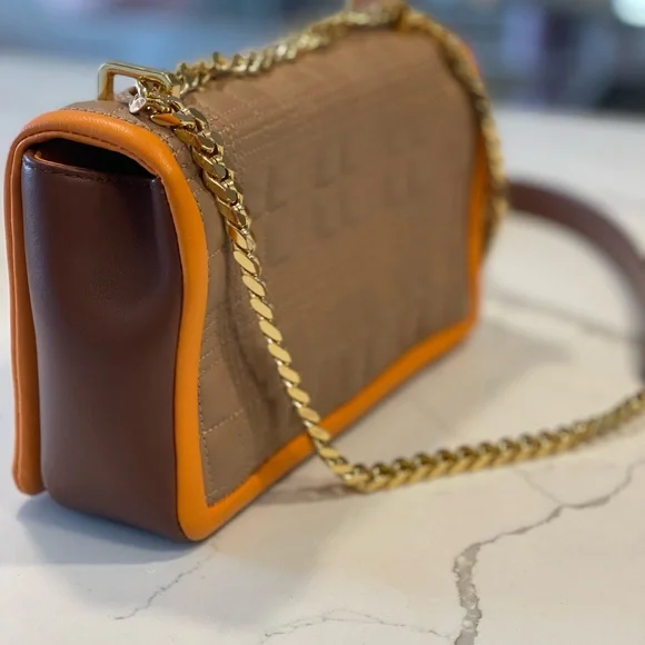 Burberry bag - Picture 2 of 4